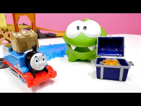 Om Nom ile Oyuncak açılımı. Tren Thomas oyuncak seti