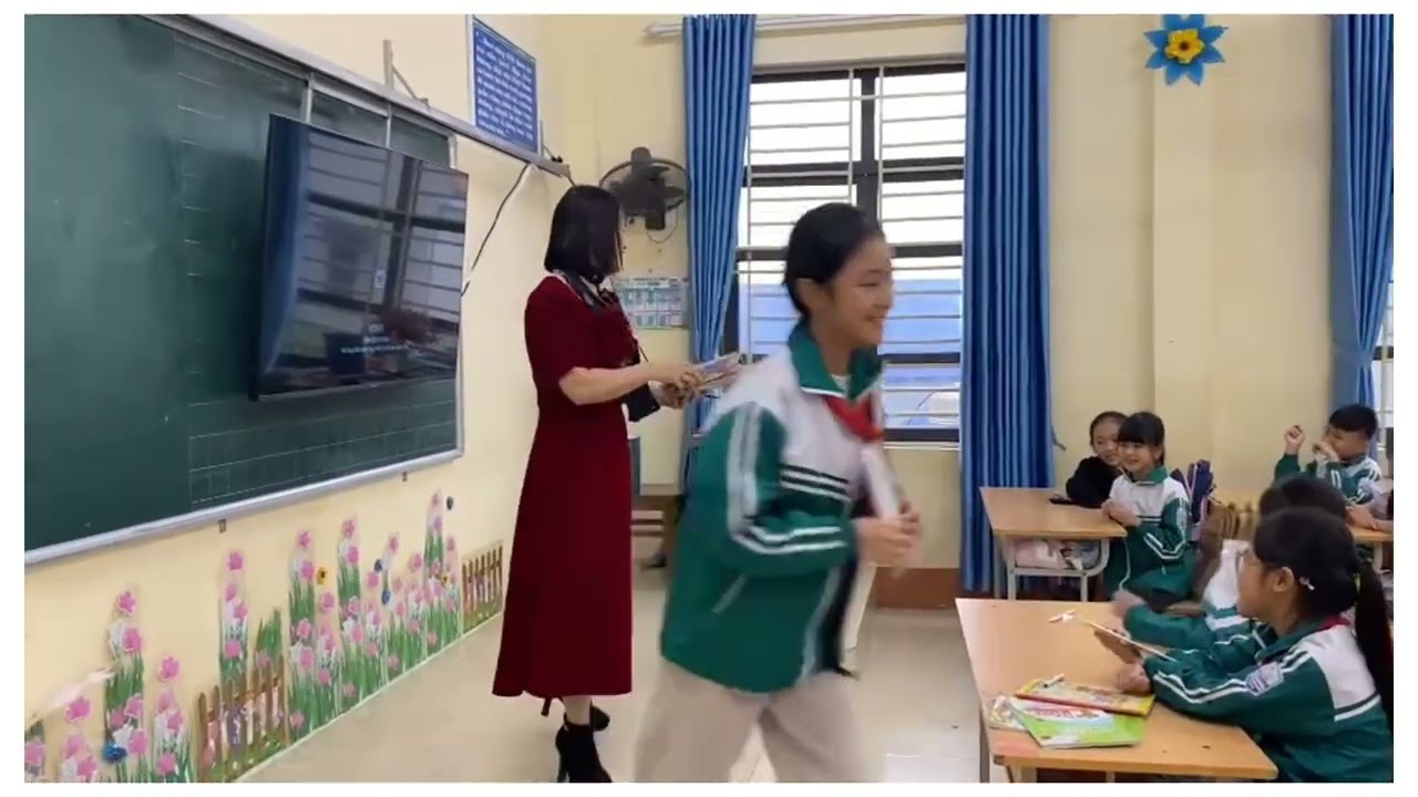 NHỮNG KHOẢNH KHẮC VUI VẺ BUỔI HỌC ĐẦU NĂM MỚI 2026 CỦA CÁC EM LỚP 4A-THTĐ CÙNG CÔ GIÁO CHỦ NHIỆM