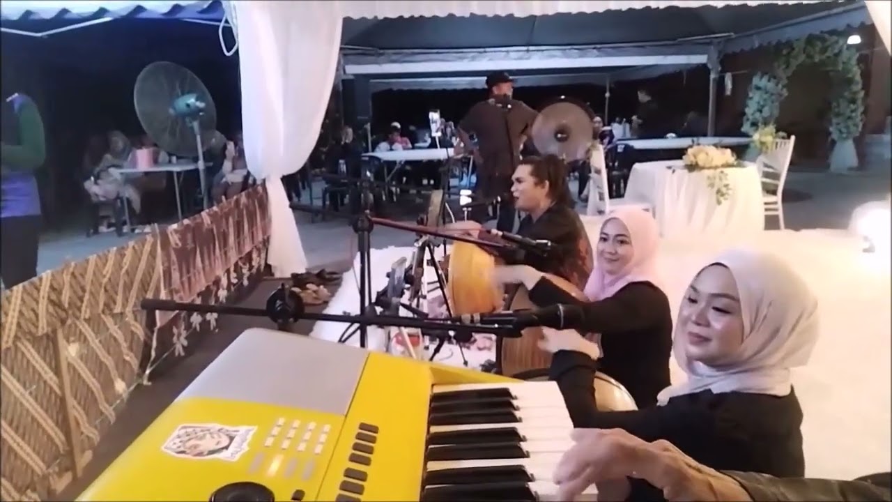 Rakan dari kampung Tegak Masuk gelanggang