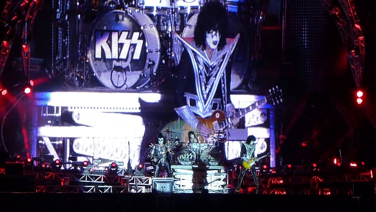 машина для поцелуев макс фактор. Florence and the machine ceremonials. кисс вар. Kiss of war. Kiss machine.