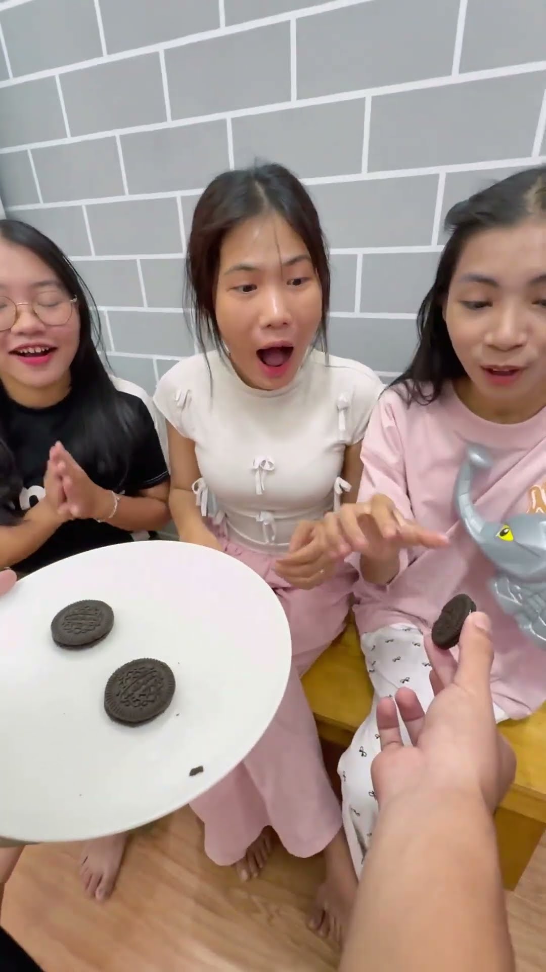 LNF - Hãy chia sẻ tình yêu thương || Please share the love #shorts