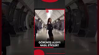 Bir kadın, iki farklı kombin yaparak görünüşün insanın algısını nasıl etkilediğini test etti.