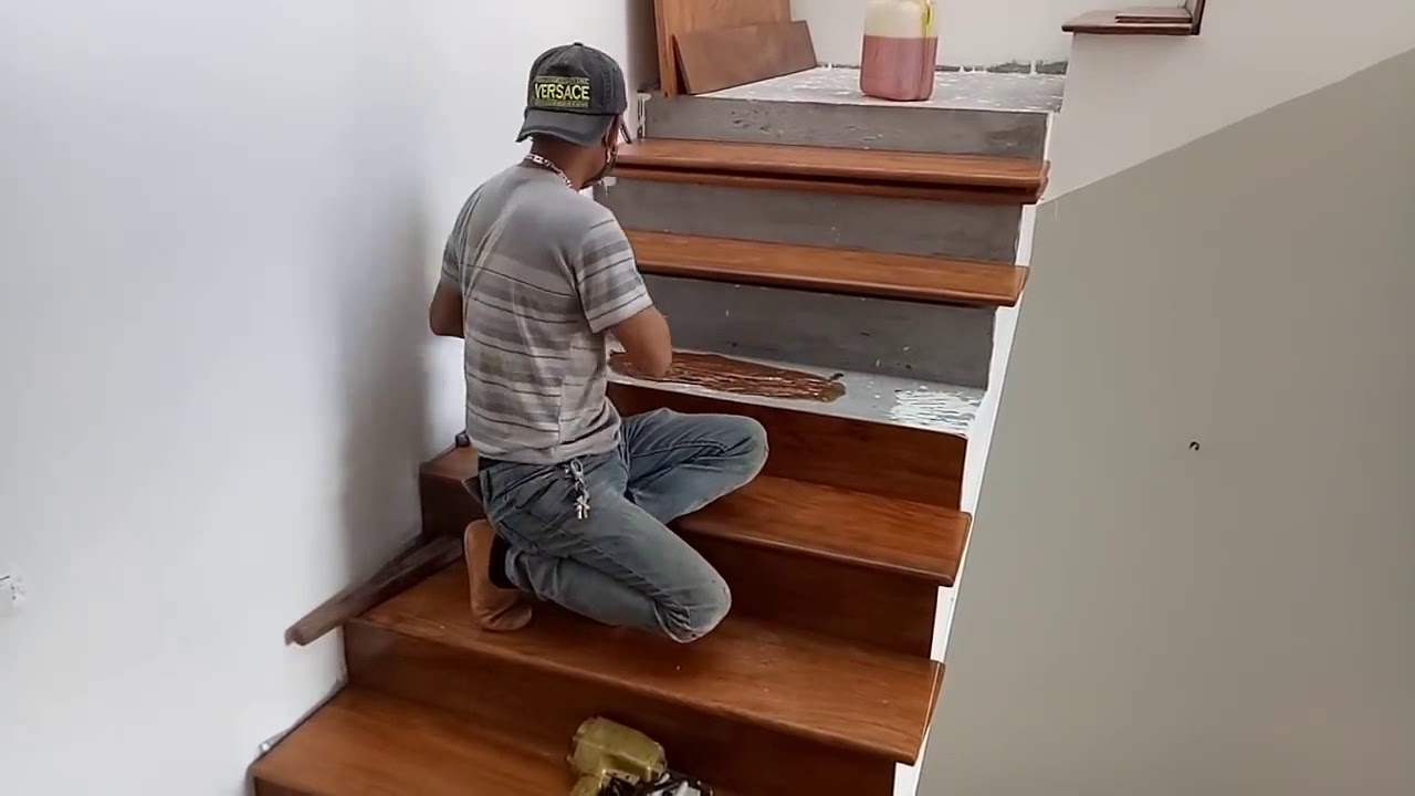 Cara membangun tangga  bangunan dan pemasangan  tapak tangga  