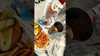 Acompañenme a un diner retro en Tennessee ♥️🍔🍟#tiktok #shorts #food #dinner #usa #old #trend #new