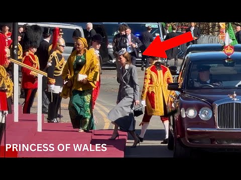 A Royal Curtsy: Princess Catherine’s Display of Impeccable Class and Etiquette 👑