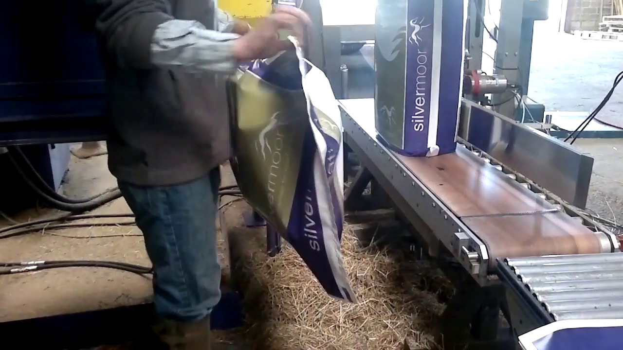 BALING SHORT STRAND HAYLAGE