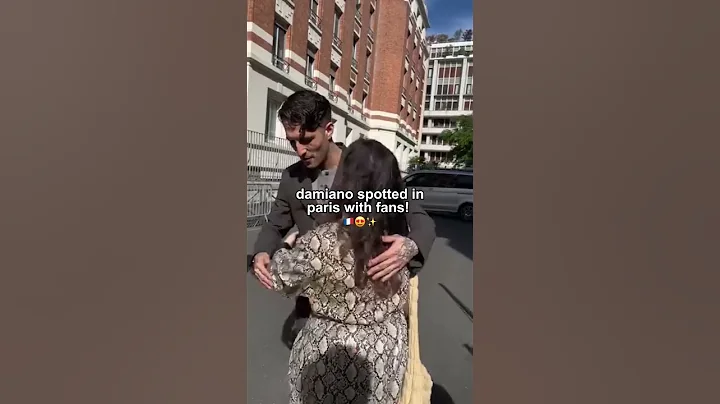 Spotted damiano taking time for his paris fans looking gorgeous as always!