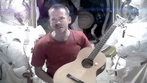 Astronaut sings David Bowie