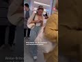 Lange Warteschlange am Flughafen Lissabon schockiert US-Reporterin | #ntv