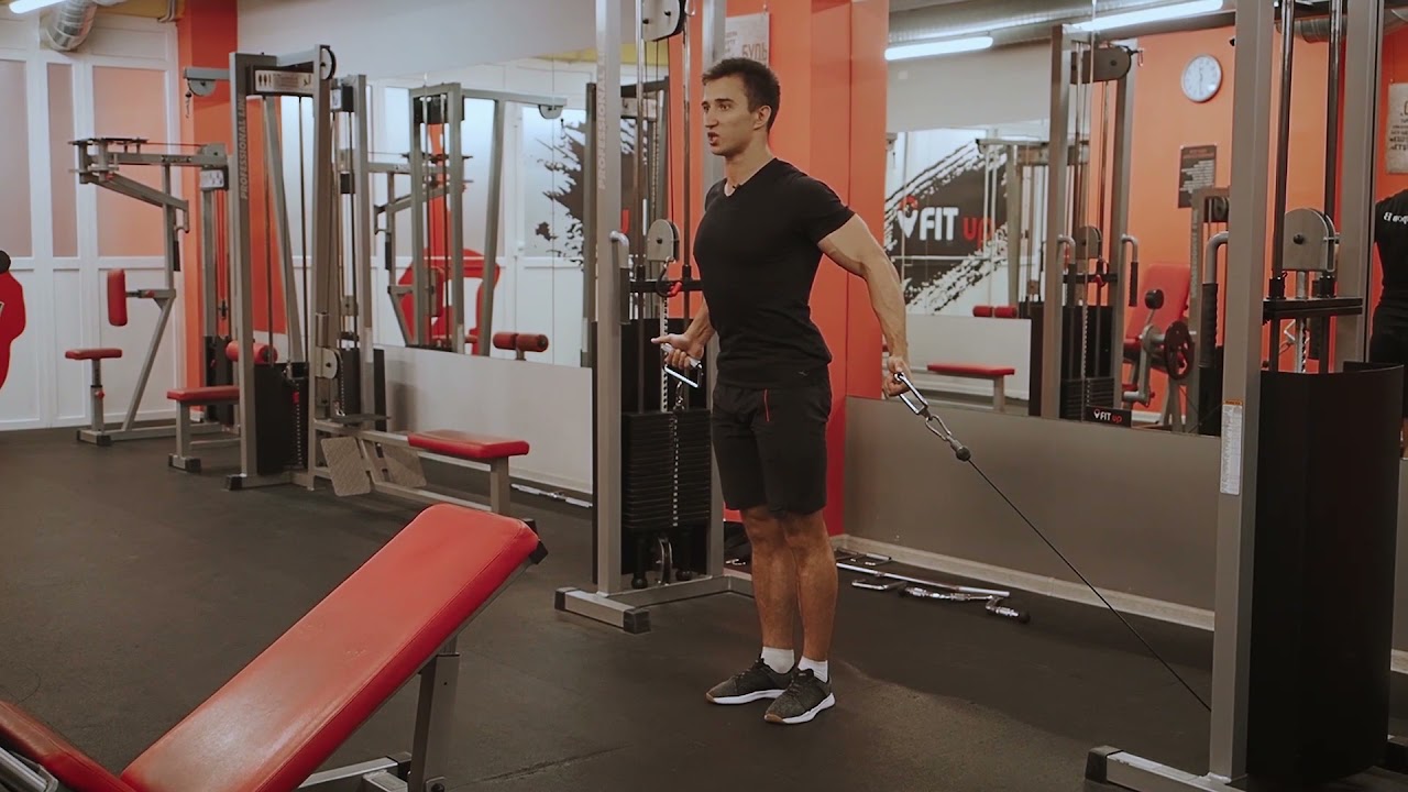 35 сведение на грудные с нижних блоков в кроссовере с акцентом на нижнюю часть грудной мыщцы