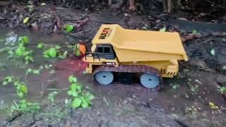 RC Tracked Dump Truck - Extreme Mud Run - Huina 1540 Tracked RC Dump Truck. RC Tracked Dump Truck - Extreme Mud Run - Huina 1540 Tracked RC Dump Truck.