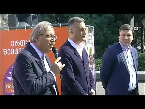 გრიგოლ ვაშაძე 300 არაგველის მემორიალთან