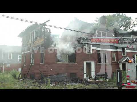 Detroit Fire | DFD Extinguishes Fire