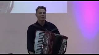 Немцы в восторге!!! Катюша в Берлине НА АККОРДЕОНЕ! Musical performance on the accordion in Berlin.