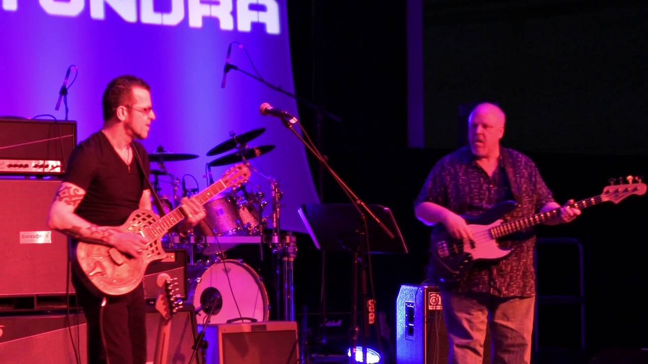 Dust My Broom Gary Hoey at the 2016 Dallas International Guitar Show