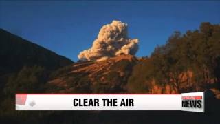 Indonesia′s Bali airport reopens after volcanic ash left many stranded   발리공항 폐쇄