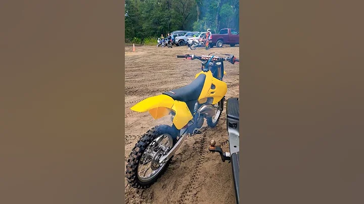 LISTEN TO THIS CRISPY 1999 SUZUKI RM125 2STROKE!                     #SUZUKI #RM125 #125CC #2STROKE