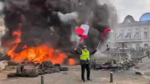 🇪🇺🇧🇪 Angry Farmers Burn Tires in Brussels, Belgium (18 December 2025)