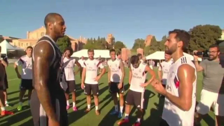 Carmelo Anthony plays Ftbol with Real Madrid