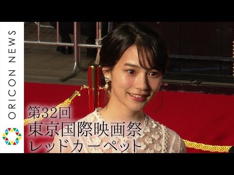 のん、純白ドレスで大人の女性のムード　『ひとよ』佐藤健ら“3兄妹”レッドカーペットに登場 　第32回東京国際映画祭