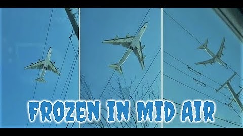 Airplanes stuck in Mid Air: Snap Shots of Glitches from the Matrix Grid