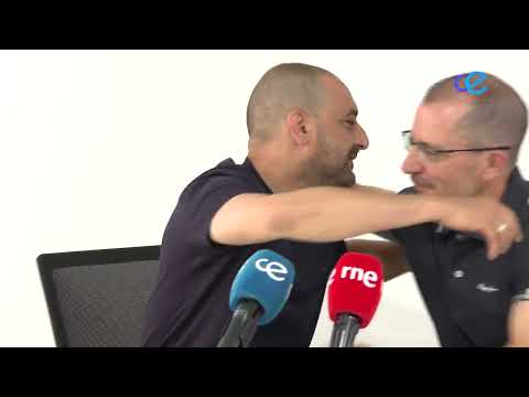 La AD Ceuta FC y José JJ escenifican la ampliación hasta 2026 del contrato del entrenador sevillano