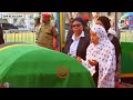 SEE WHAT HAPPENED TO LATE TANZANIA PRESIDENT ALI HASSAN MWINYI WIFE CRYING AS PAY HER LAST PRAYER 😭😭