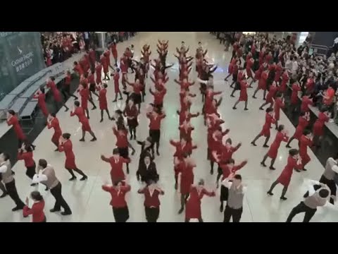 Flash Mob - Cathay Pacific (CX) Christmas Flash Mob Dance 🎵💃🏽