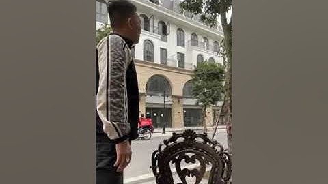 Huấn Hoa Hồng Đang Livestream Bị Thanh Niên Đe Dọa Bán Nước Hoa Lậu