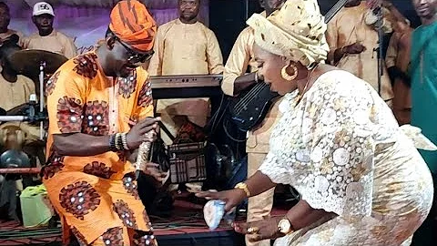 FUNNY MOMENT: MADAM SAJE REMOVED HER RAPPER TO DANCE WITH PASUMA ON STAGE @HER MOTHER'S REMEMBRANCE
