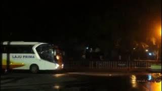 Kesibukan Terminal Tirtonadi saat pagi hari