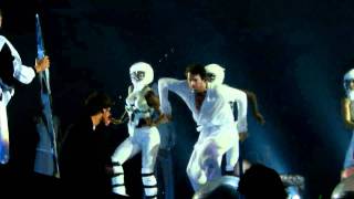 Take That Progress Live Dusseldorf Howard and Jason Dancebattle Breakdance Profile