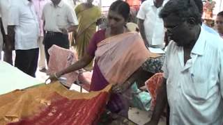 KARUR.. DISTRICT COLLECTOR INAUGURATES DEEPAVALI SALE OF CO-OPTEX PRODUCTS. screenshot 5