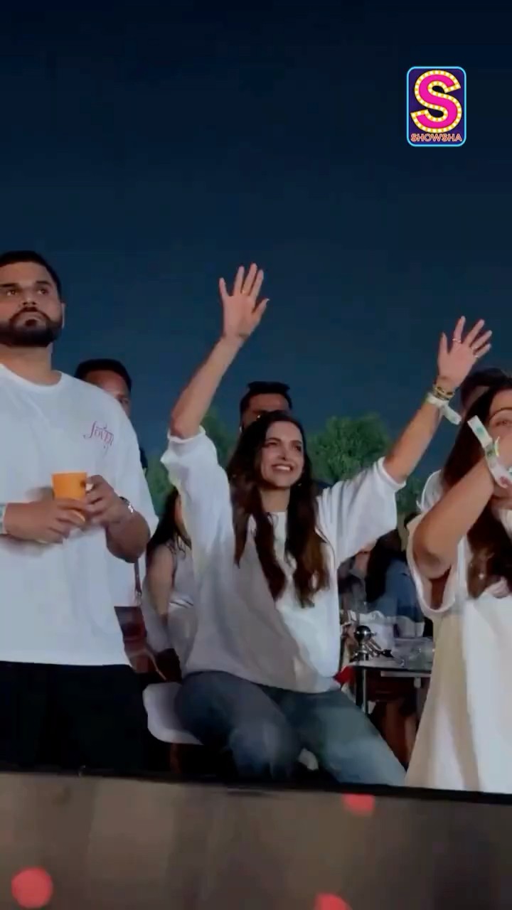Deepika Padukone In Her Element, Spotted At Diljit Dosanjh's Concert | Entertainment | N18S