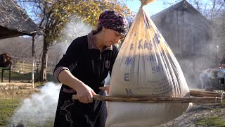 Harvesting red dates and making molasses in the village