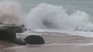 Ocean Waves on the Beach - Relaxing Ocean Sounds - 4K UHD 2160p