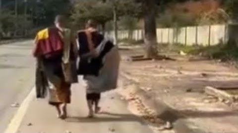 CUỘC BỘ HÀNH TẠI LÀO SƯ MINH TUỆ VÀ SƯ MINH TRÍ