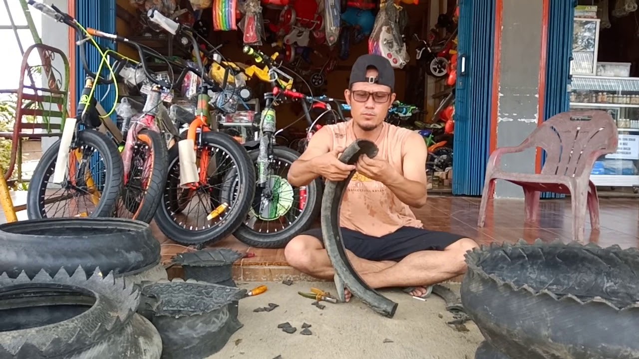 Membuat kreasi  ban motor bekas jadi berbagai pot  bunga  