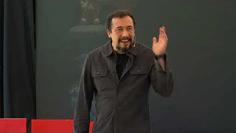 Afuera de la caja. | Rodrigo De La Sierra | TEDxPa...