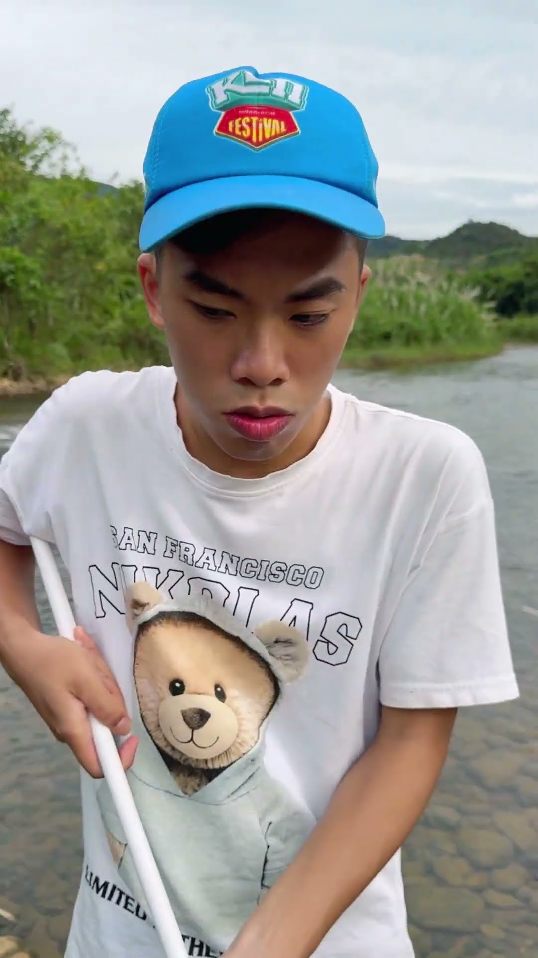 LNS - Câu cá, vớt kho báu dưới suối || Fishing, picking up treasures from the stream #shorts