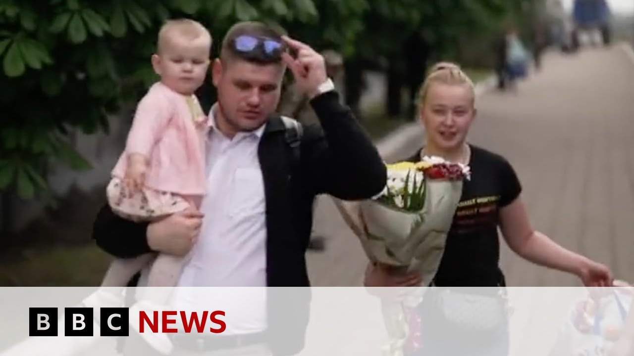 Ukrainian refugees risk their lives to return home – BBC News