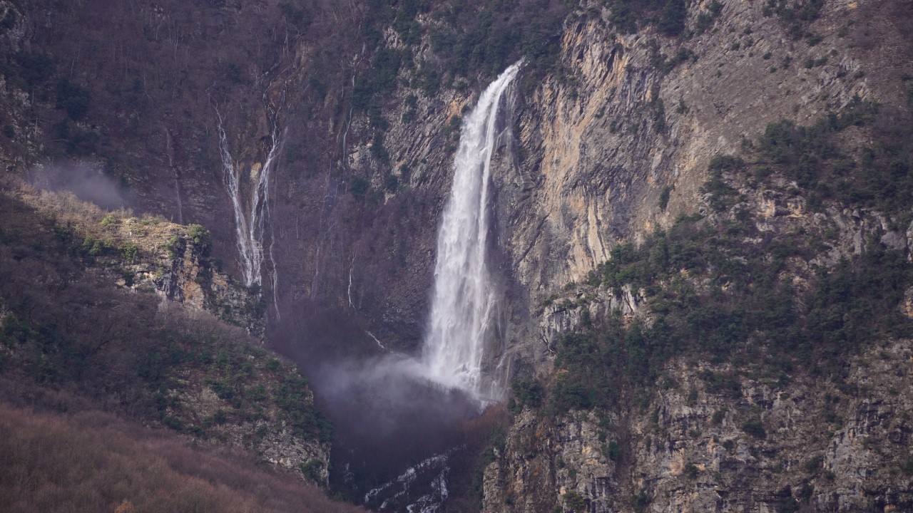 Zompo lo Schioppo Riserva naturale Morino AQ imponente cascata alta 130mt.