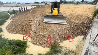 Best! KOMATSU DR51 PX Push the rocky soil into water ,update to project with dumping dump truck