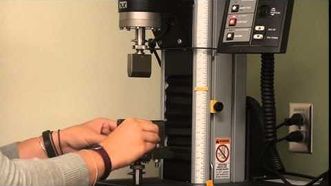 Flexure Fixture: Loading a Sample