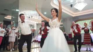 Сватба - Варненски танц с булката и младоженеца.