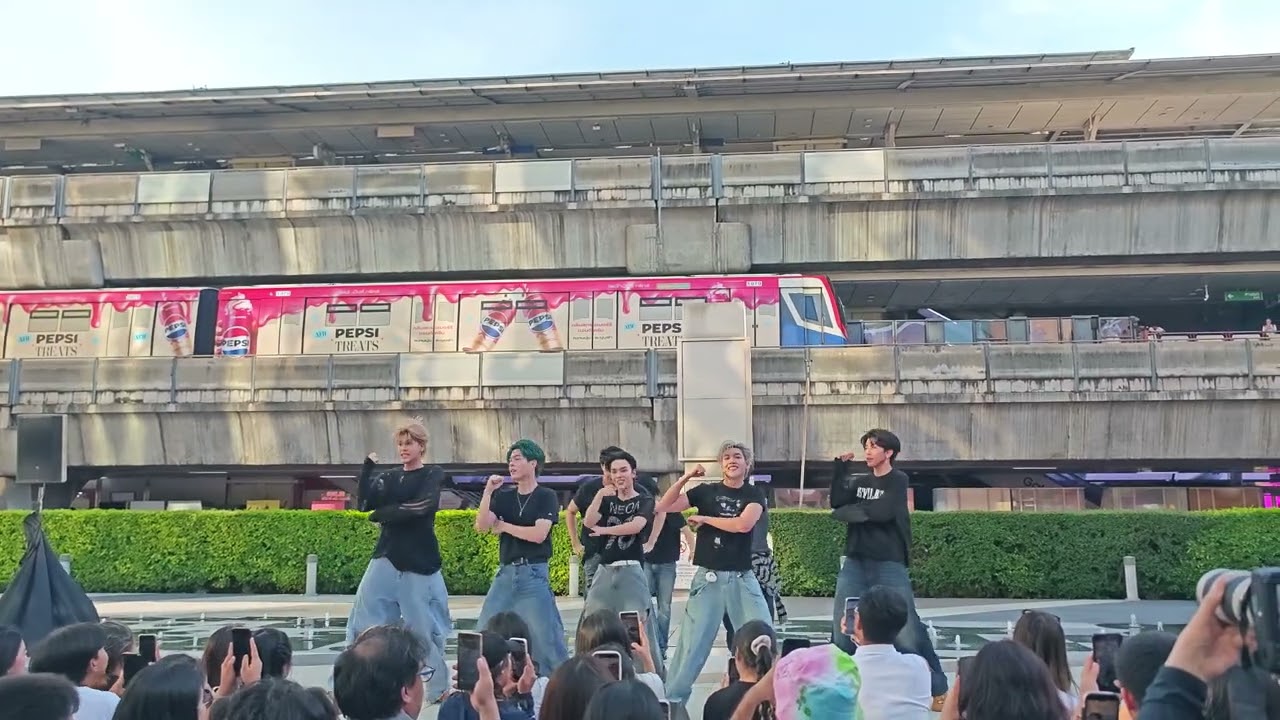 Le7el @ SNS X Le7el Busking - Siam Paragon【4K 60FPS】