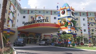 Take a look around the outside and inside public areas (restaurant,
lobby, pool) of legoland hotel at florida resort. subscribe to our
youtu...
