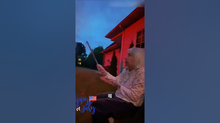 教奶奶放烟花，奶奶的反应亮了 - 天天要闻