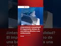 El impactante momento en que una ballena le da un tremendo aletazo a un bote. 🐋💦