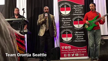 ARTIST UMAR SULEYMAN ON THE STAGE|SEATTLE